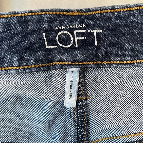 Loft Curvy Crop Jean in Size 10. EUC. Standard 5-pockets. - Picture 3 of 6